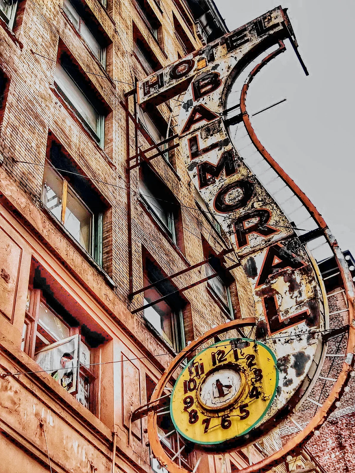 Balmoral Hotel's Neon Sign